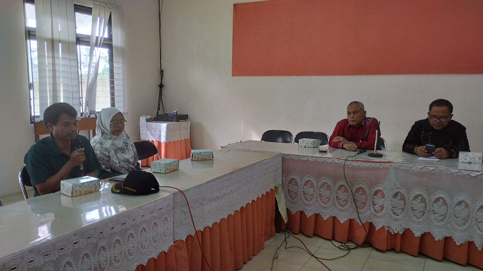 Kunjungan SMP N 2 Mungkid ke Kantor KPU Kabupaten Magelang